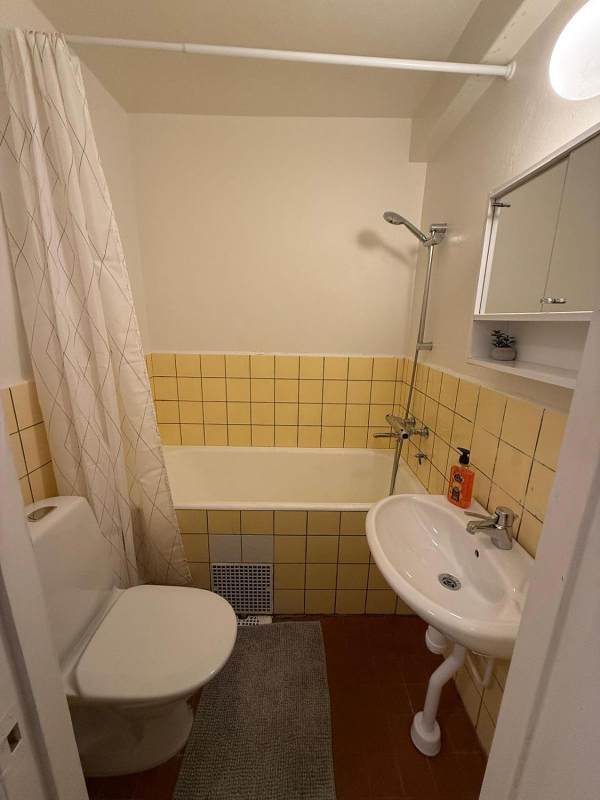 Naera Metro, Stranden Och Skogen. Appartement